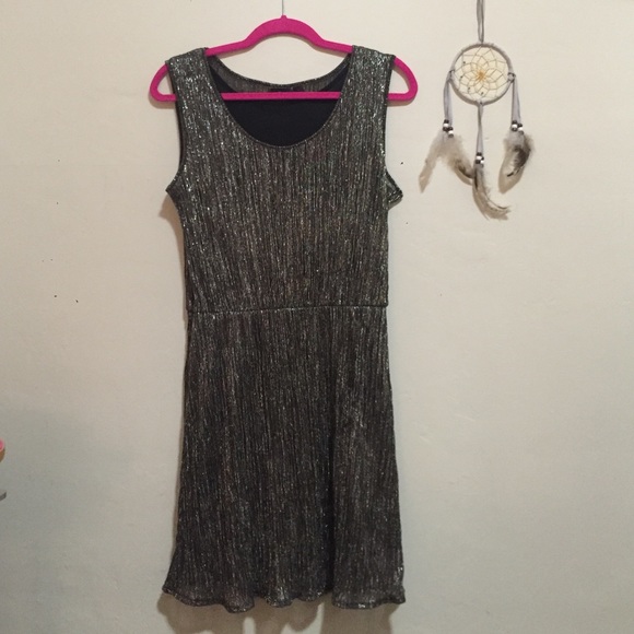 metallic dress 💫