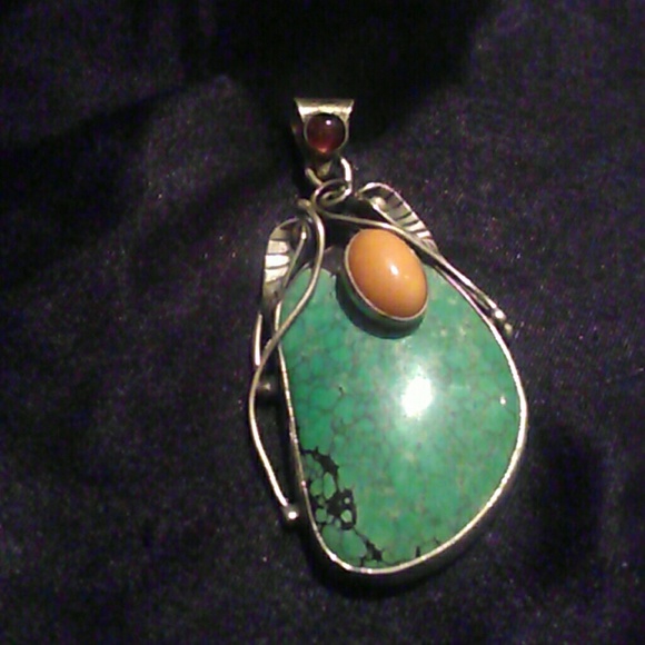 Pendant - Picture 1 of 3