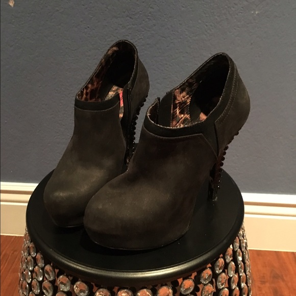Shoes - Picture 1 of 6