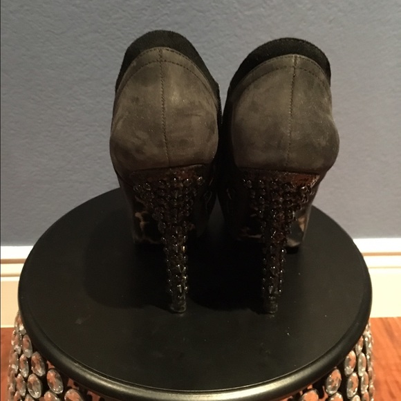 Shoes - Picture 2 of 6