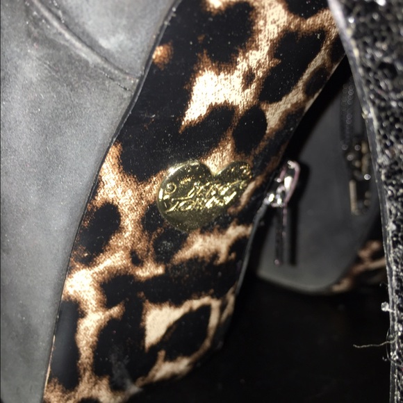 Shoes - Picture 3 of 6