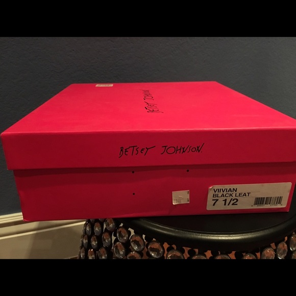 Shoes - Picture 4 of 6