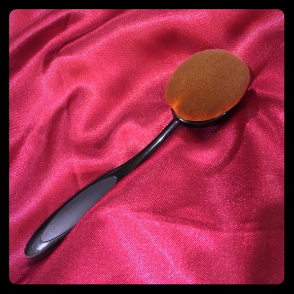 🔴 Toothbrush Style Foundation/Contour Brush Large