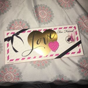 Too faced Love Palette
