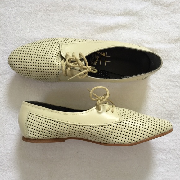 American Apparel Amanda Shoe in Cream