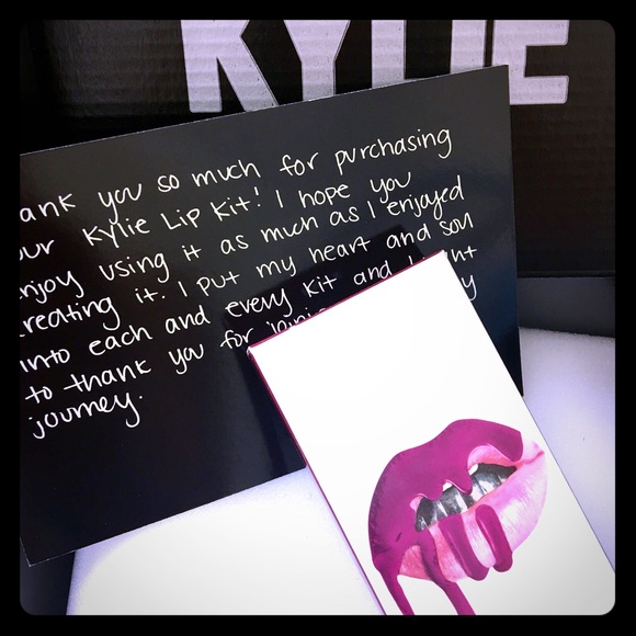 💋💄Kylie Matte Lipstick Kit - Poise K 💄💋