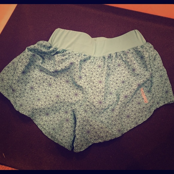 Reebok Pants - 💥SALE! Today Only!💥 Small Reebok athletic shorts