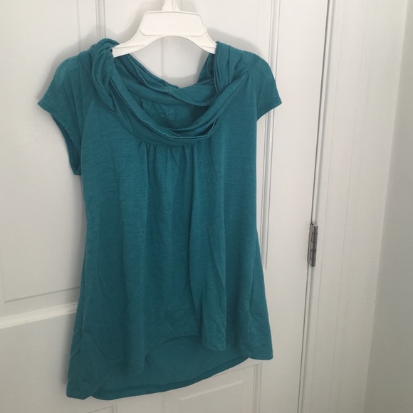 Soft anthropologie tee with scoop neck detail, xs