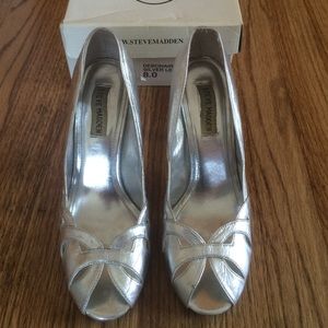 Steve Madden metallic silver peep toe heels sz 8