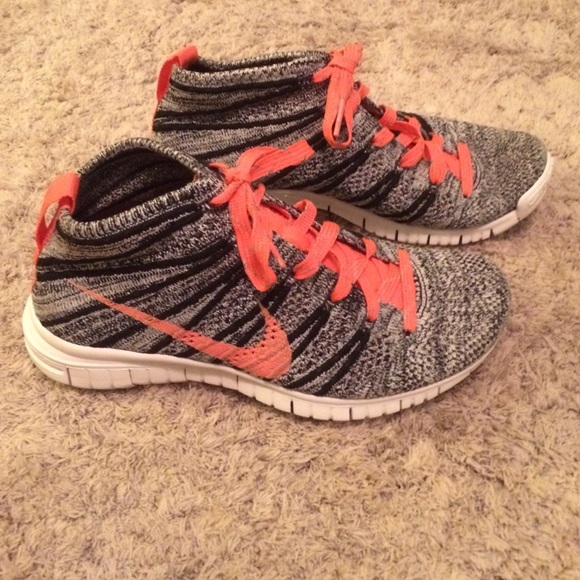women's Nike Flyknit Chukka