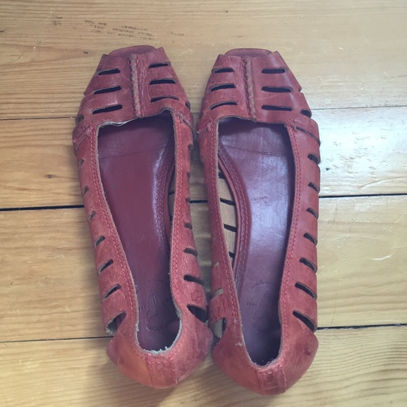 Adorable FRYE flats.