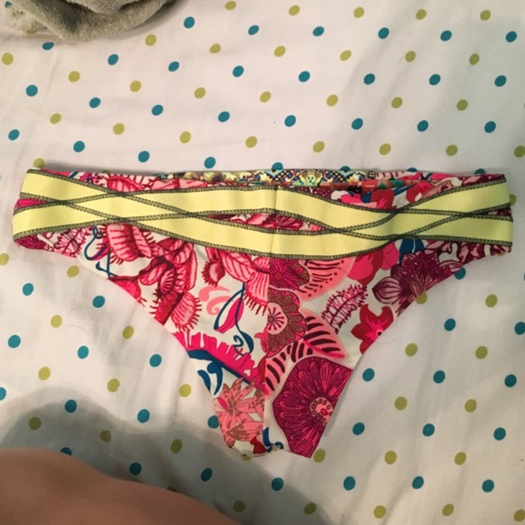 MAKE ME AN OFFER! Maaji Cheeky Swim Bottoms - Picture 2 of 3