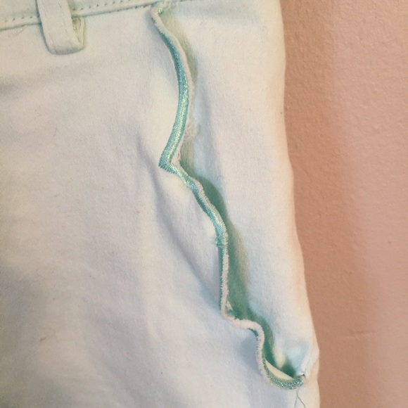 Mint colored scalloped shorts - Picture 3 of 3