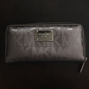 Large Jet Set Nickel Michael Kors Wallet!