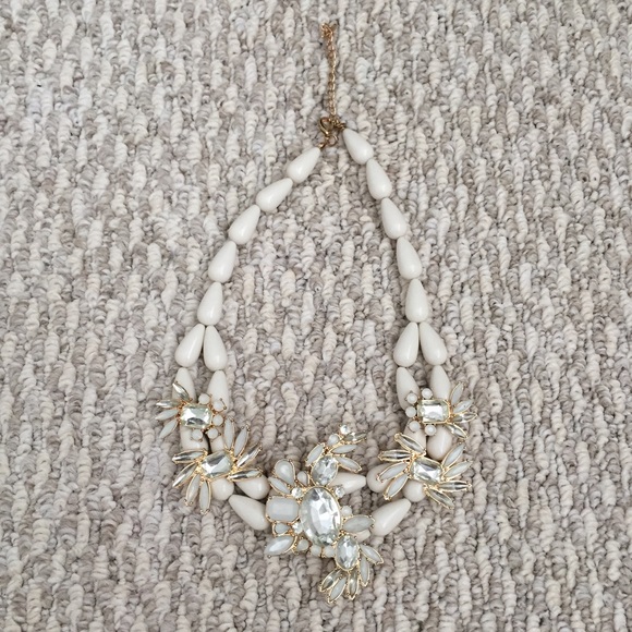 Jewelry - Cream Bead + Gem Elegant Statement Necklace Jewelry - Cream Bead + Gem Elegant Statement Necklace
