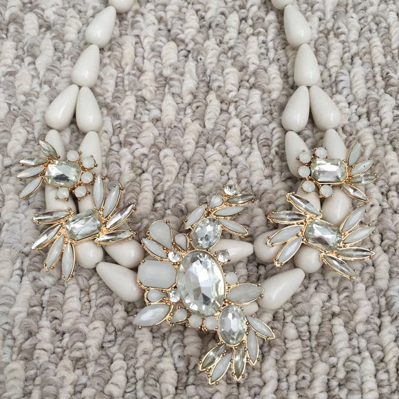 Jewelry - Cream Bead + Gem Elegant Statement Necklace Jewelry - Cream Bead + Gem Elegant Statement Necklace