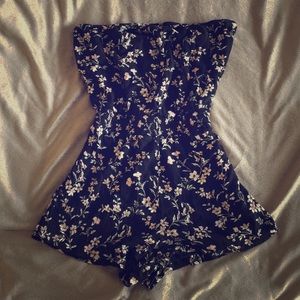 Super cute floral romper 💝😍