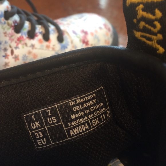 Dr. Martens white printed grunge floral sz.2 - Picture 4 of 4