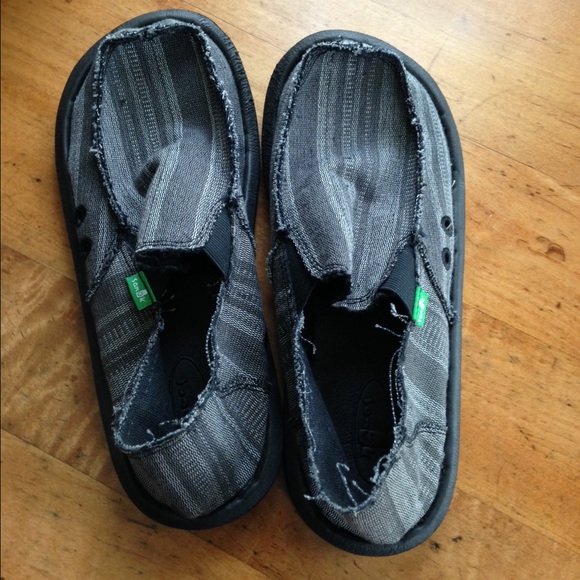 New Men's Size 6 Sanuk's