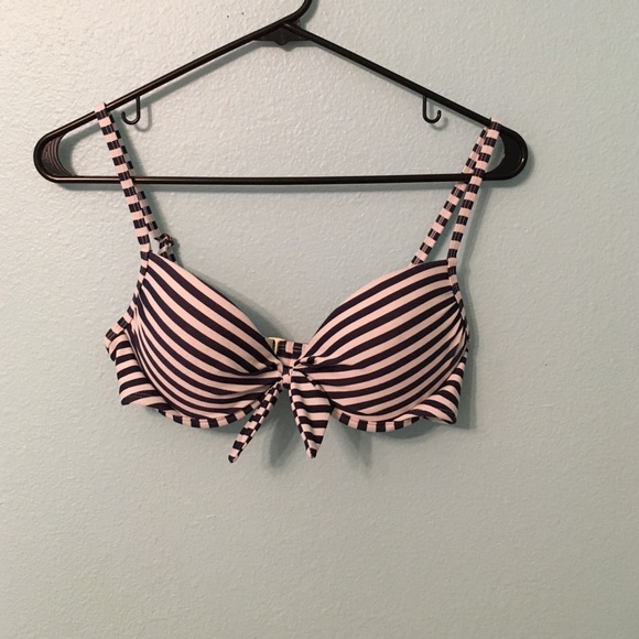 Push up swim top - Picture 1 of 2