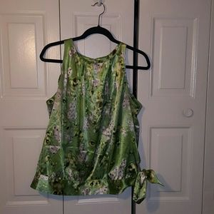 Silky floral print blouse.