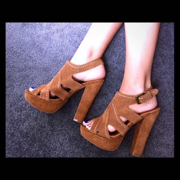 Steve Madden Suede Sandals!