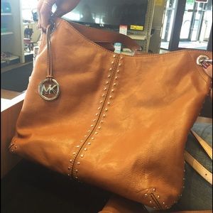 ❌❌SOLD❌❌Micheal Kors tan leather w/ metal accent
