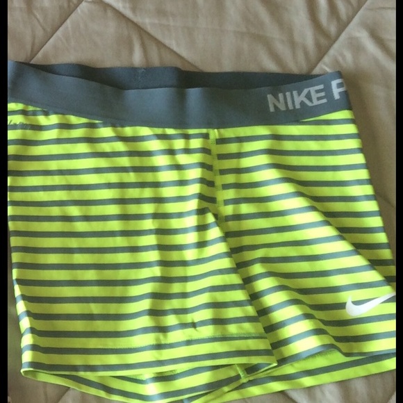 Neon green and gray Nike pros!😁😍
