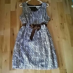 Fun little dress with a ribbon belt