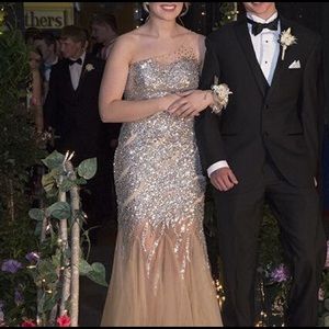 FLASH SALE GORGEOUS PROM DRESS⚠️⚠️