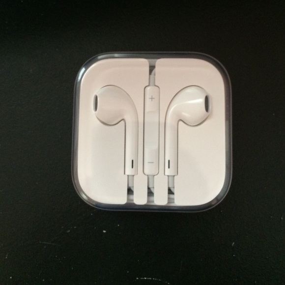 Authetic new/never used iphone earphones
