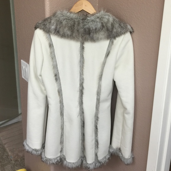 🎉🎉SOLD🎉🎉Bebe fashion jacket - Picture 3 of 4