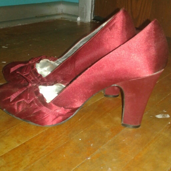 Red Pumps - Picture 2 of 3