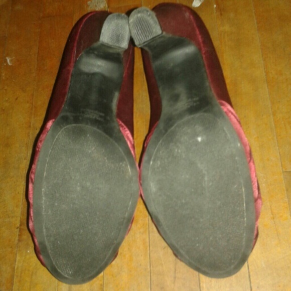 Red Pumps - Picture 3 of 3
