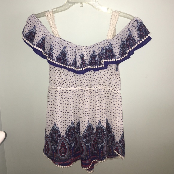 Closet clear out ⭐️⭐️Off the shoulder boho top 🍃