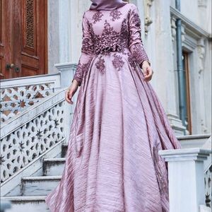 Meet your Posher, Amina