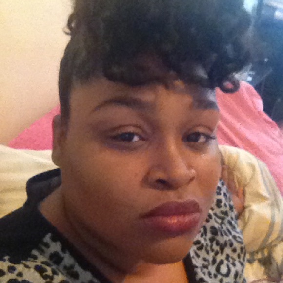 Meet your Posher, Seanika - Picture 2 of 4