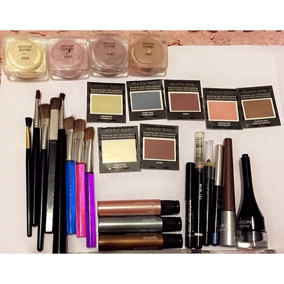 ❤️HUGE MAKEUP/BEAUTY BUNDLE❤️ 43 PIECES!! - Picture 3 of 4