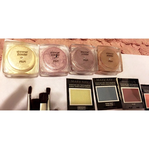 ❤️HUGE MAKEUP/BEAUTY BUNDLE❤️ 43 PIECES!! - Picture 4 of 4