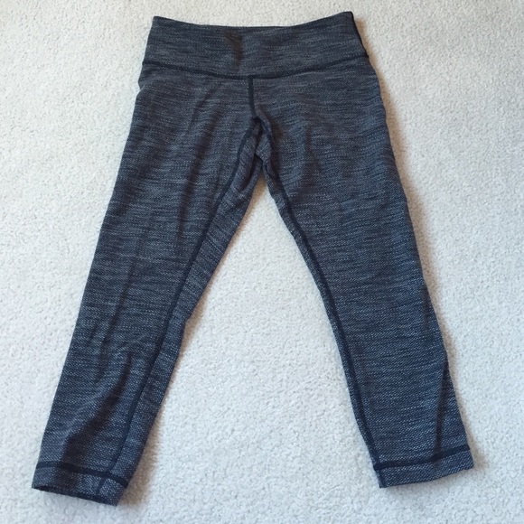 Beautiful Gray LuluLemon crop leggings