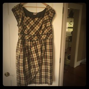 Plaid dress with Scalloped neck