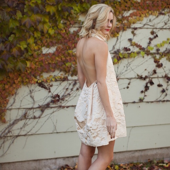 Backless brocade dress - Picture 3 of 4