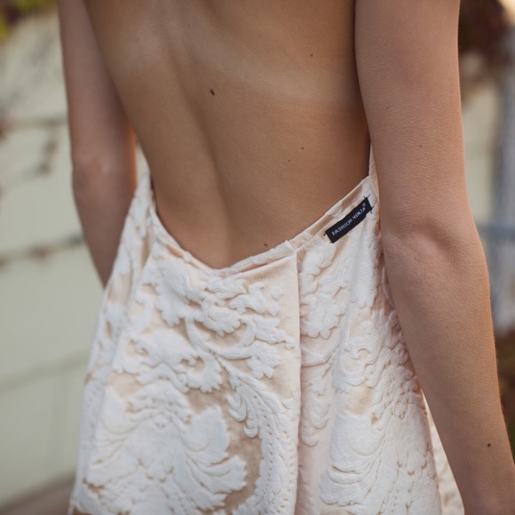 Backless brocade dress - Picture 4 of 4
