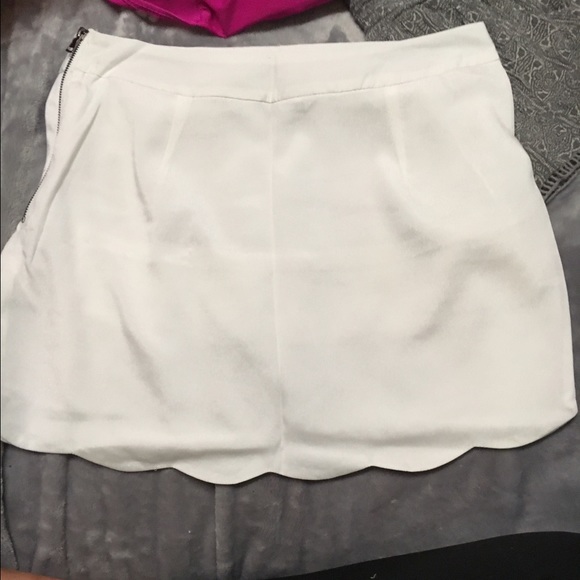 White skirt - Picture 2 of 3