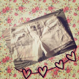 🦄 AE WHITE SHORTS🦄