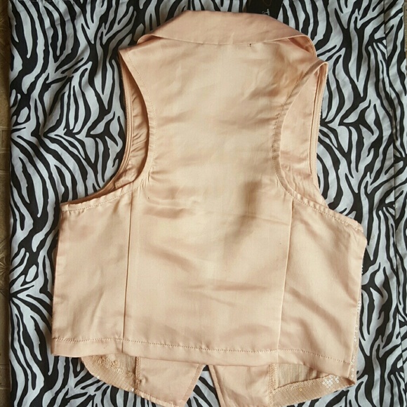 Sequence Vest - Picture 2 of 3