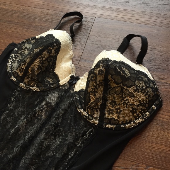 Victoria Secret black and ivory lace bustier - Picture 2 of 3