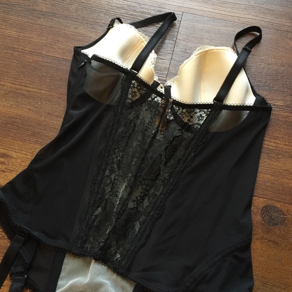 Victoria Secret black and ivory lace bustier - Picture 3 of 3