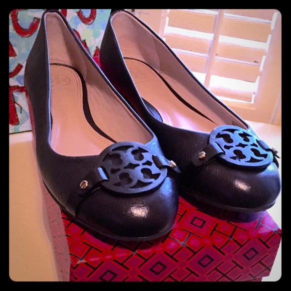 NWT Tory Burch Black Minnie ballet flat OFFERS OK!