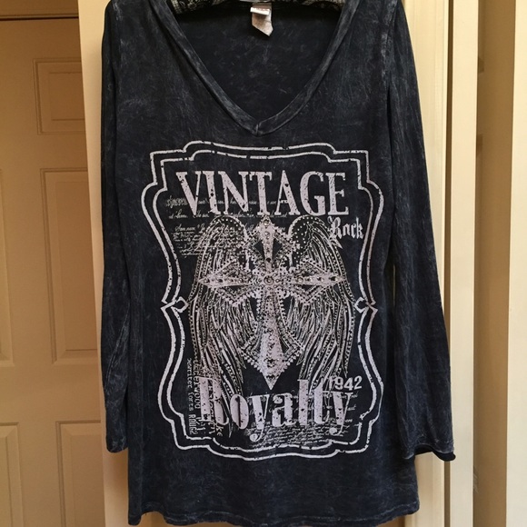 LA Tees Tops - BOGO FREE SALE 💋Light embellished hooded tunic